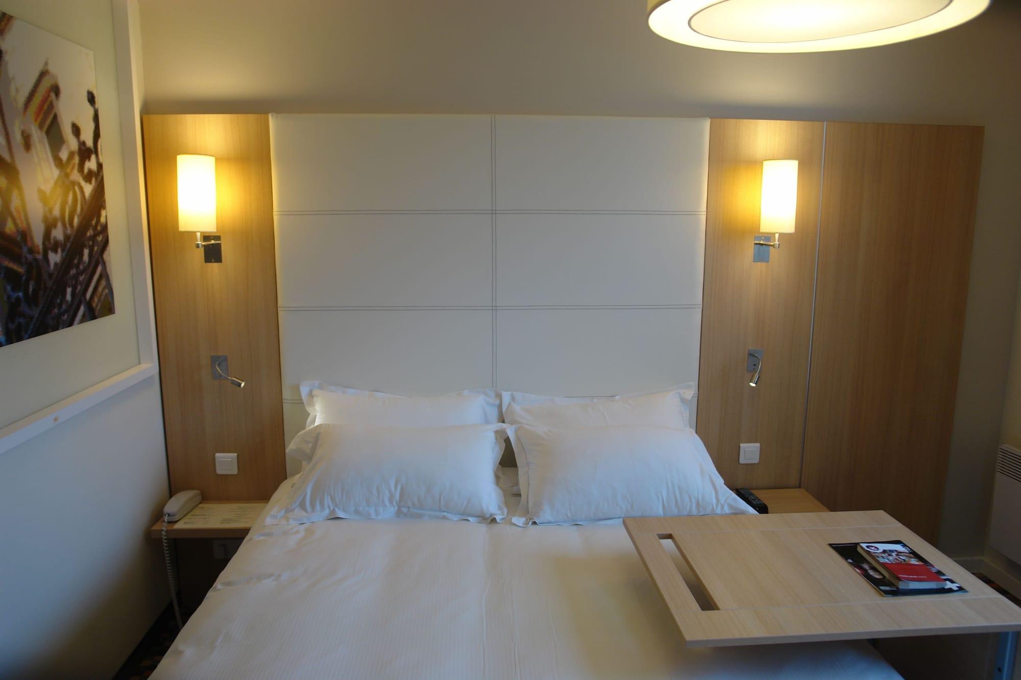 Ibis Styles Chinon Hotel Bagian luar foto
