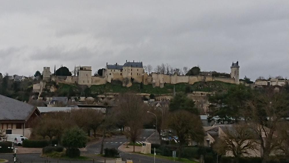 Ibis Styles Chinon Hotel Bagian luar foto