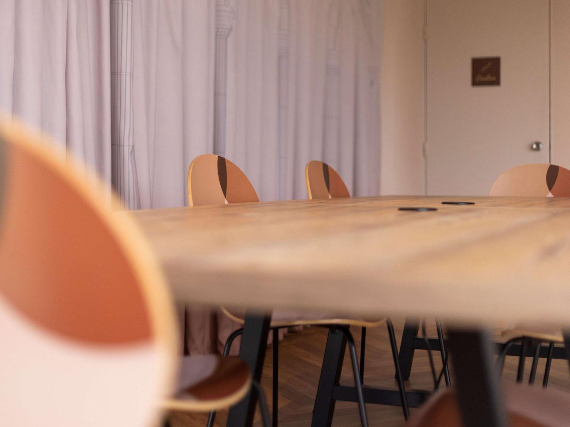Ibis Styles Chinon Hotel Bagian luar foto