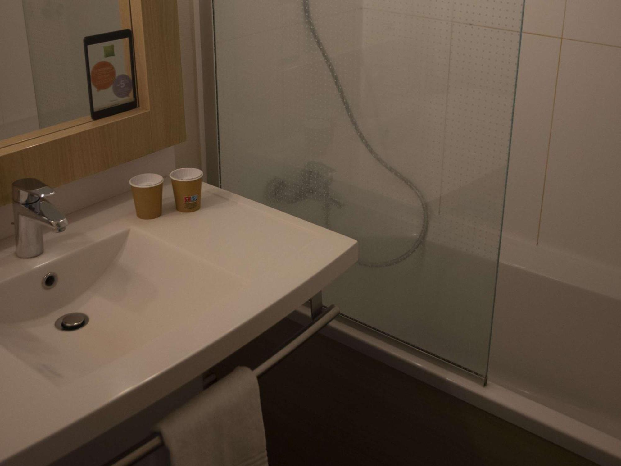 Ibis Styles Chinon Hotel Bagian luar foto