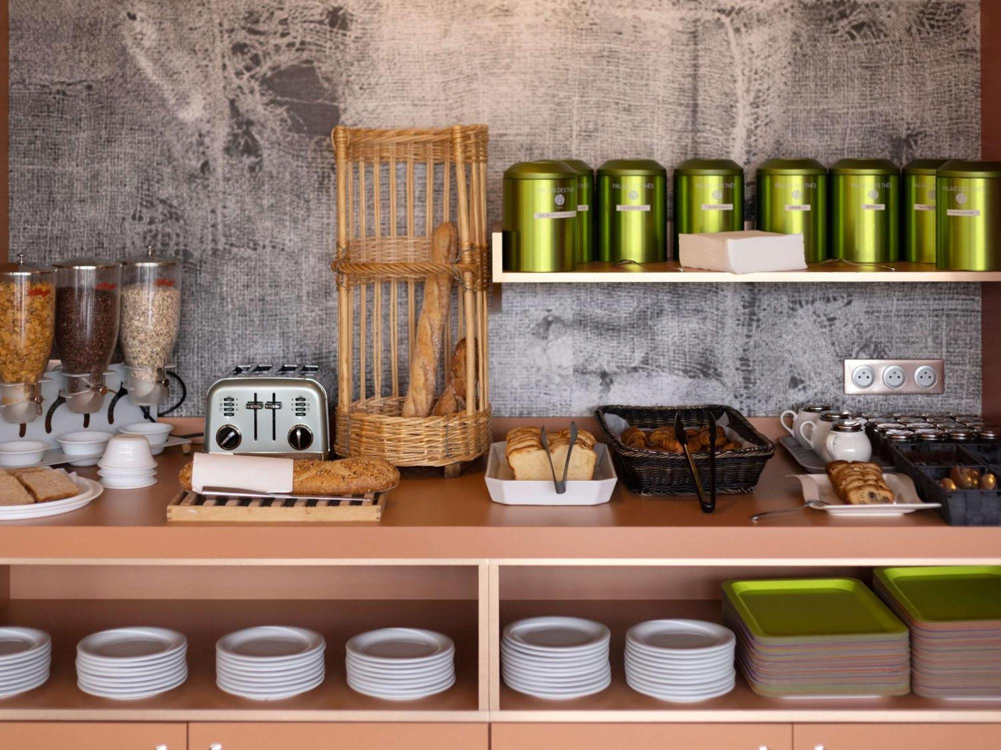Ibis Styles Chinon Hotel Bagian luar foto