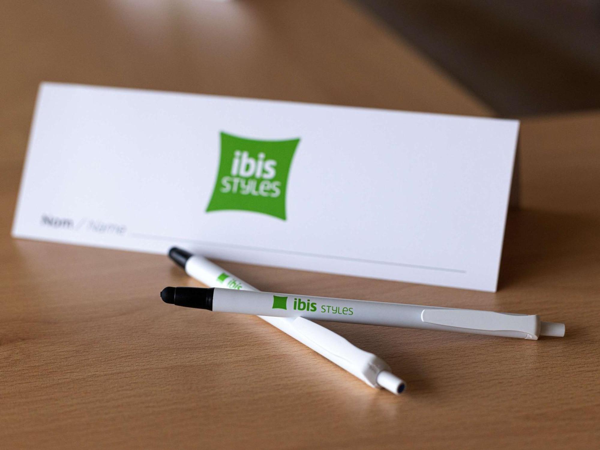 Ibis Styles Chinon Hotel Bagian luar foto