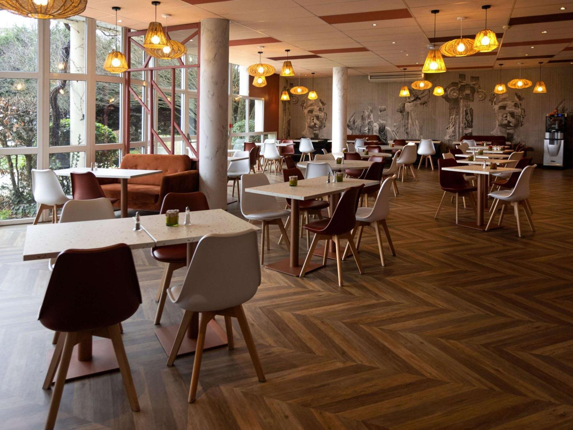 Ibis Styles Chinon Hotel Bagian luar foto
