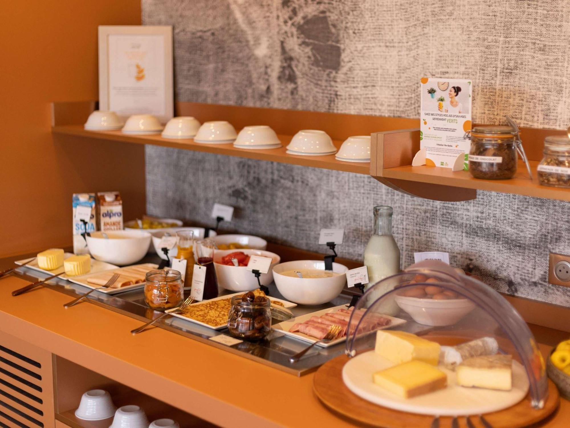 Ibis Styles Chinon Hotel Bagian luar foto