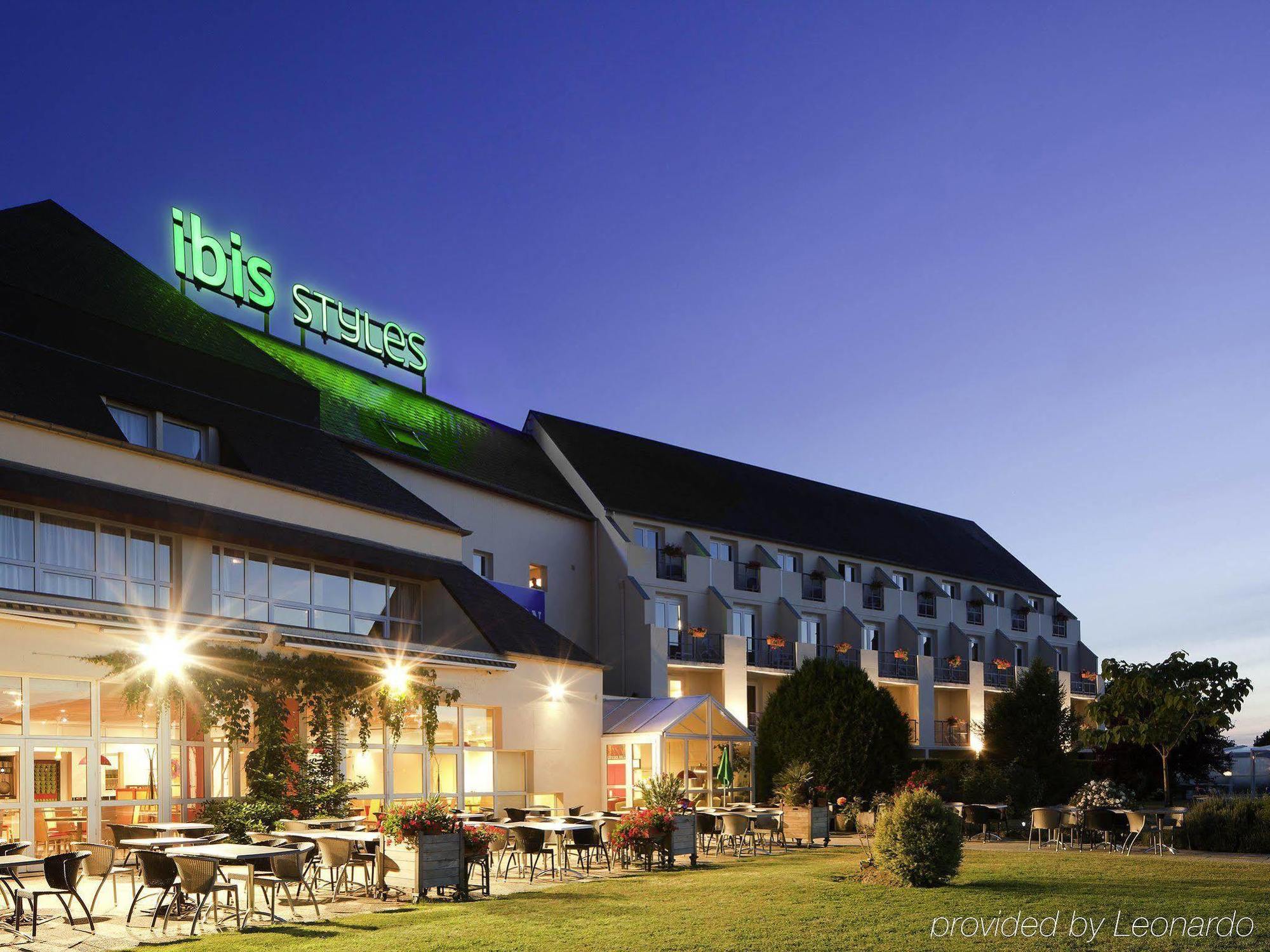 Ibis Styles Chinon Hotel Bagian luar foto