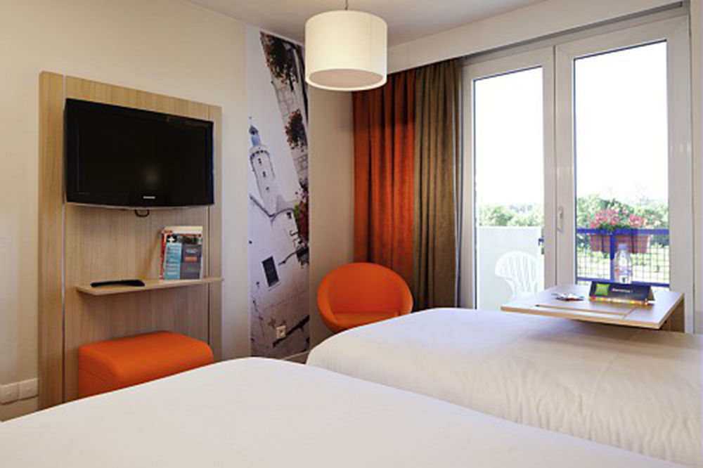 Ibis Styles Chinon Hotel Bagian luar foto