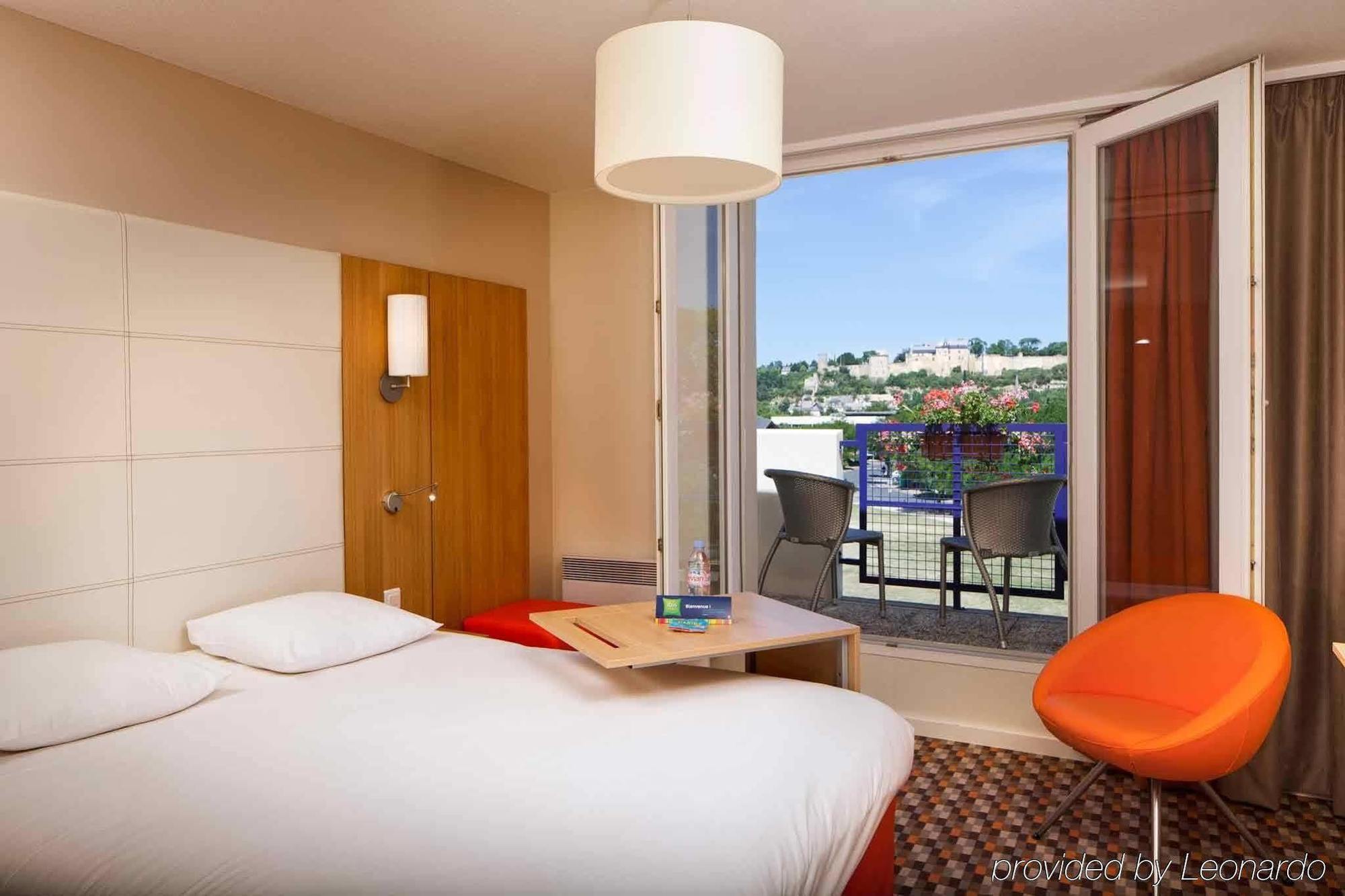Ibis Styles Chinon Hotel Bagian luar foto