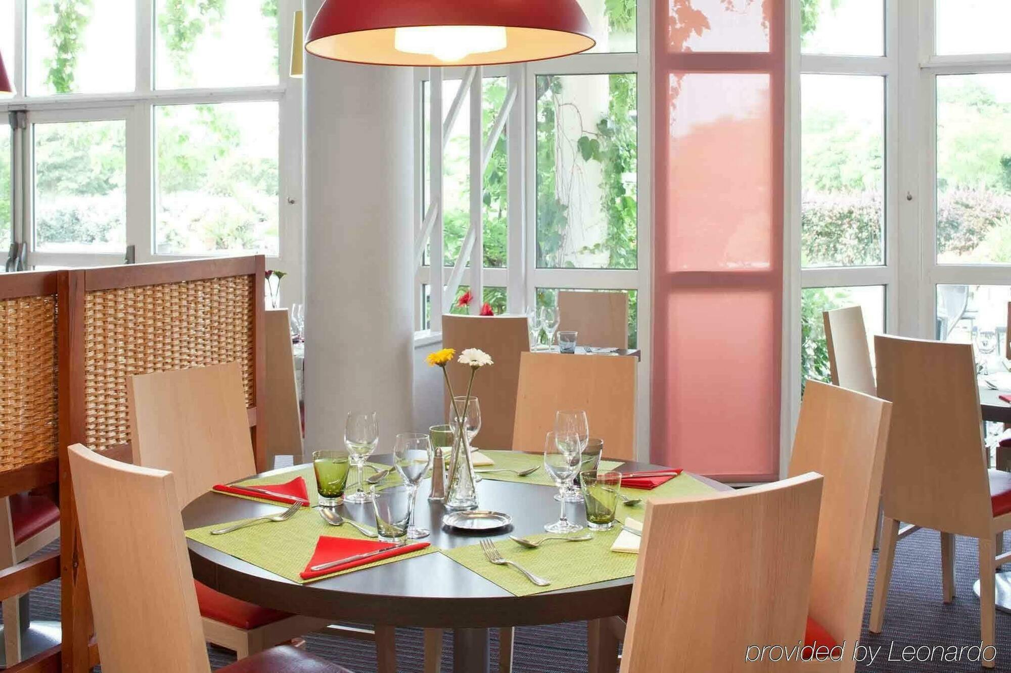 Ibis Styles Chinon Hotel Bagian luar foto